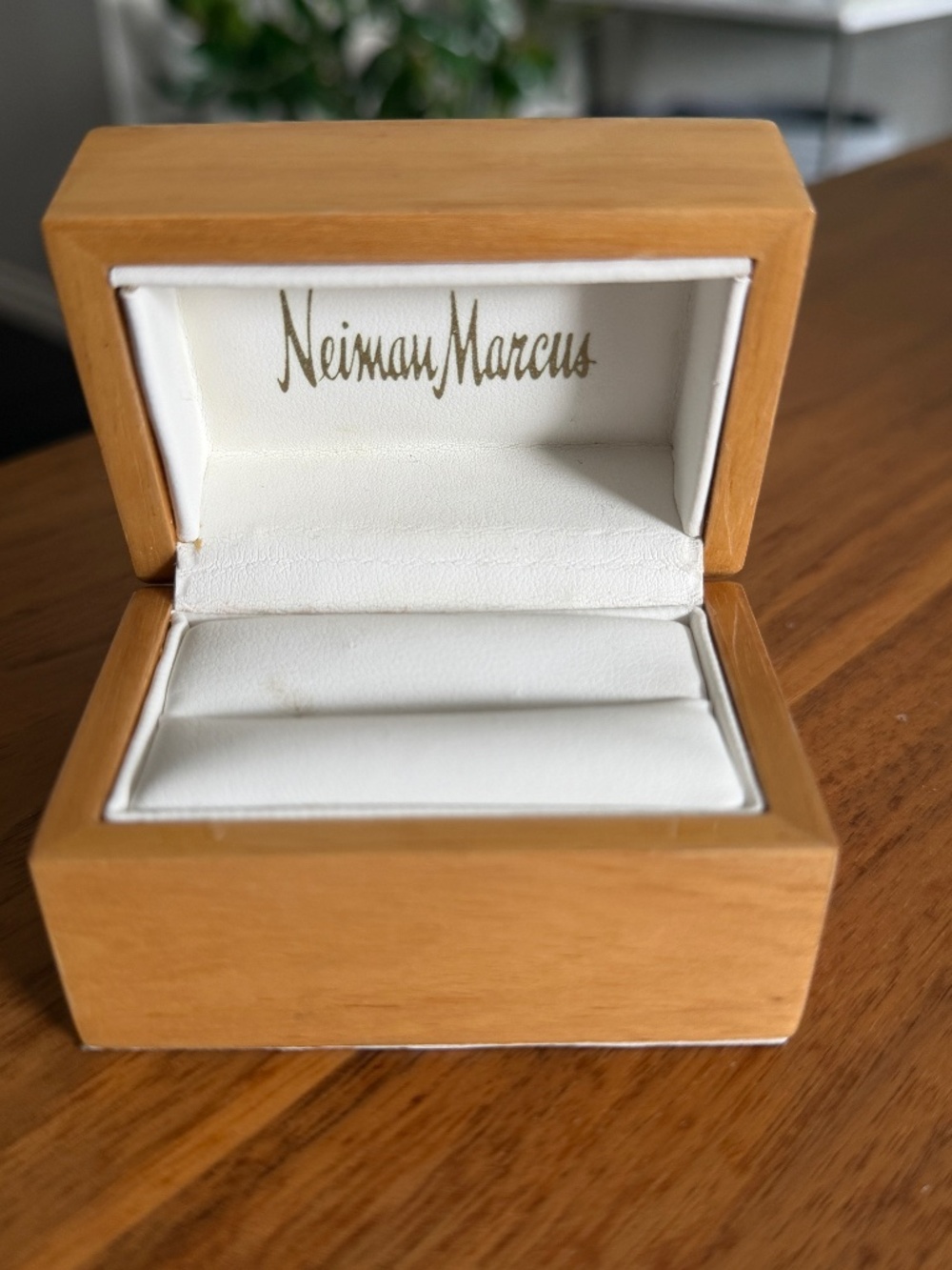 Vintage Neiman Marcus Lacquered Wood Ring/Jewelry Presentation Box Elegant Gift